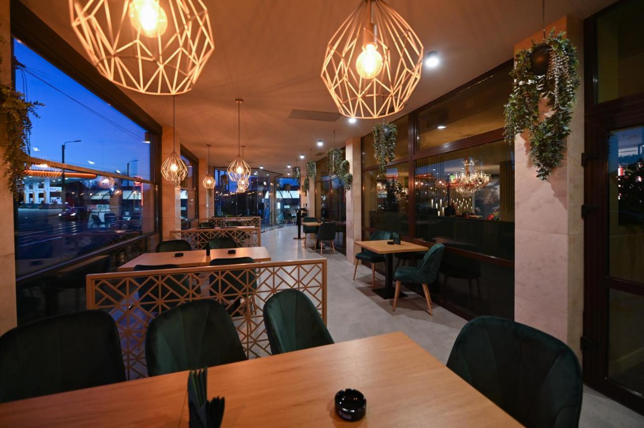 Hotel Xemar Arad Exterior photo