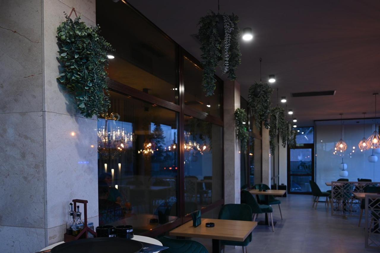 Hotel Xemar Arad Exterior photo
