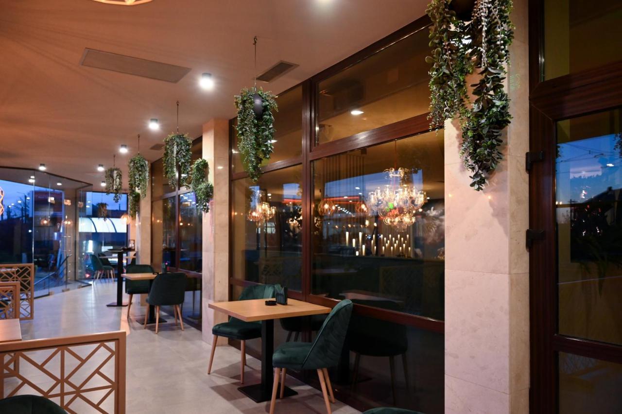 Hotel Xemar Arad Exterior photo