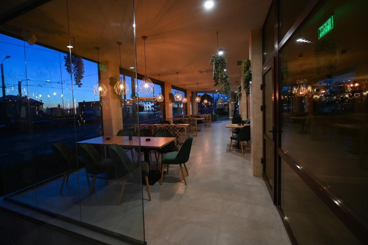 Hotel Xemar Arad Exterior photo