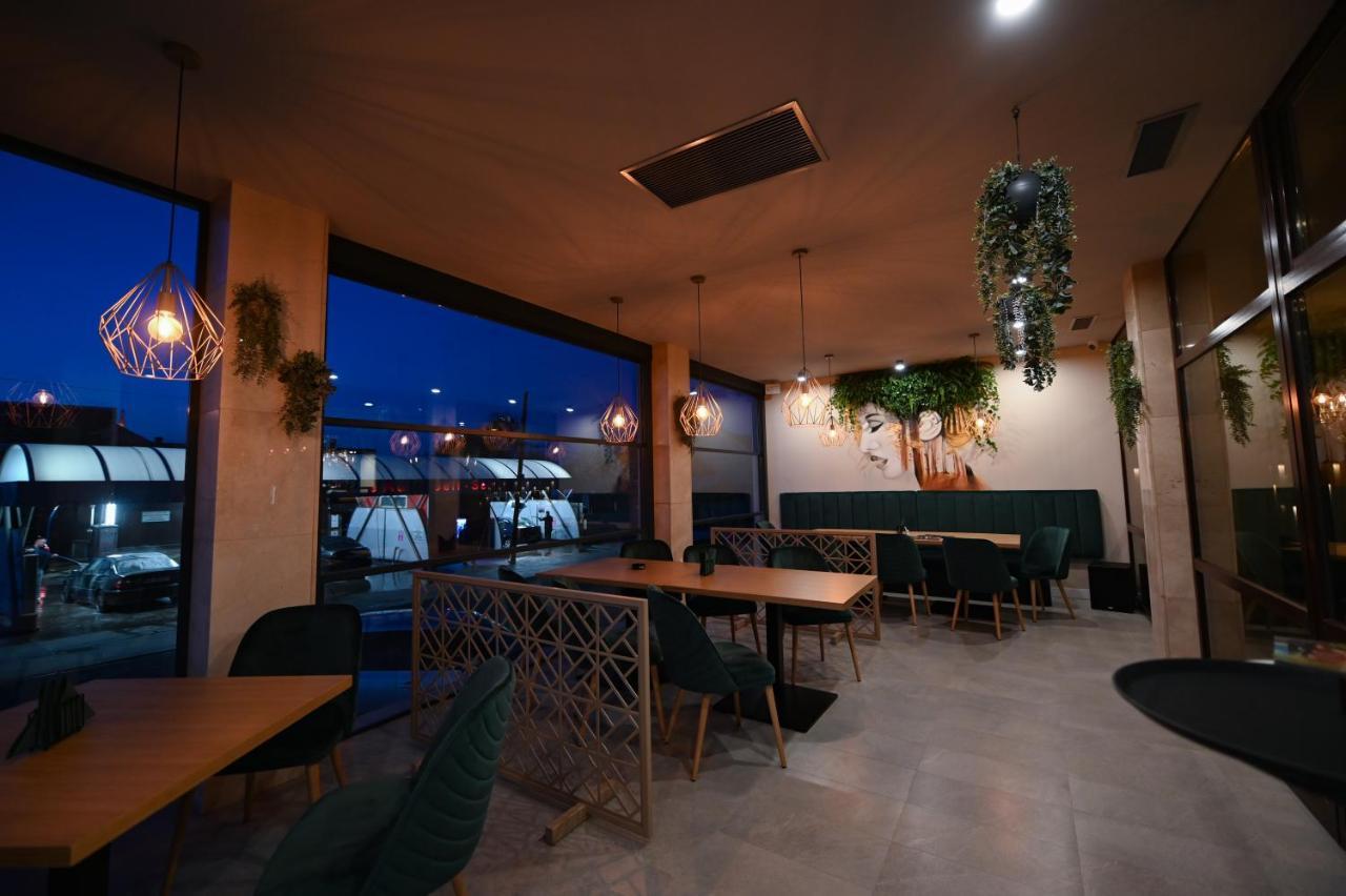 Hotel Xemar Arad Exterior photo